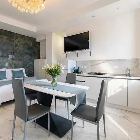 On The Sea By Symphonya Luxury Apartment